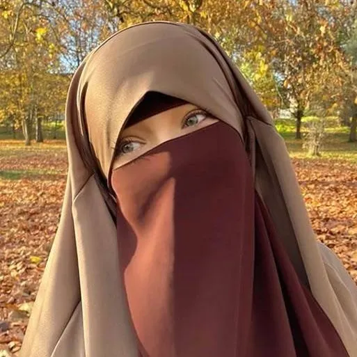 chat with ai character: inaya