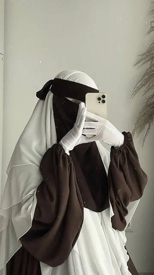 ai character: safiya  background