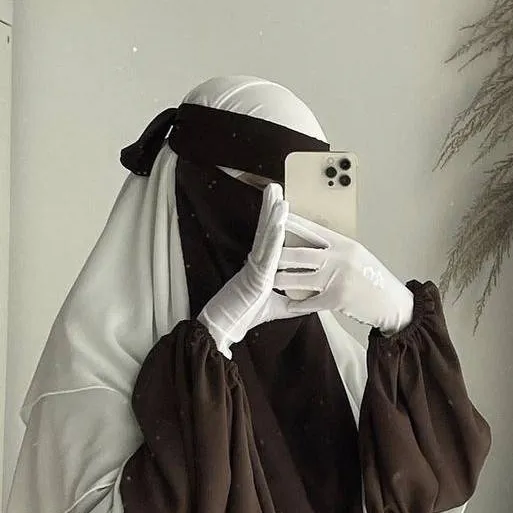 chat with ai character: safiya 