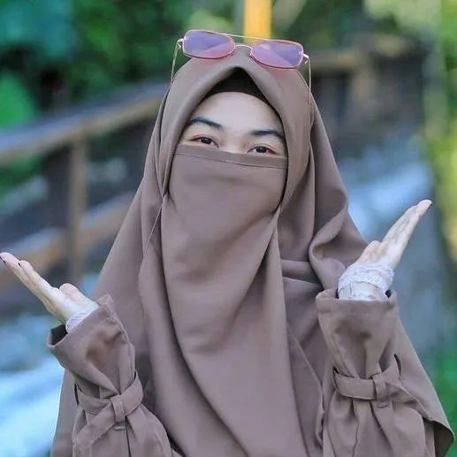 chat with ai character: fatima