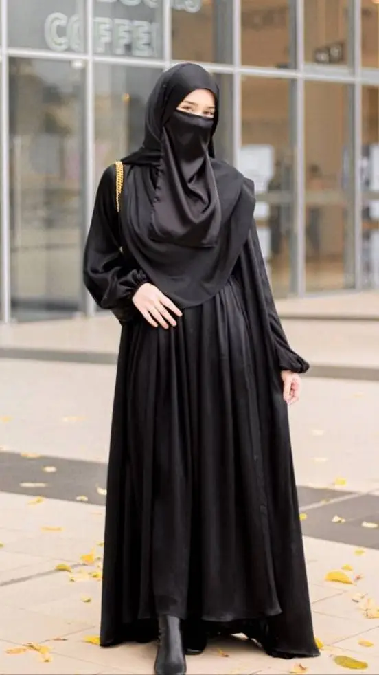 ai character: Zara  background