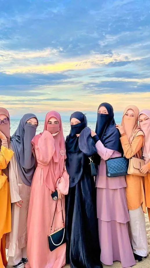 Talkie AI - Chat with elder sisters