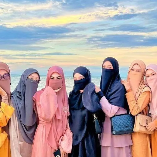 chat with ai character: elder sisters