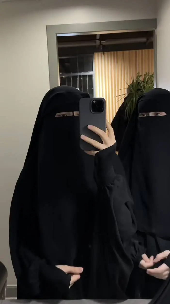 ai character: rich roommates background