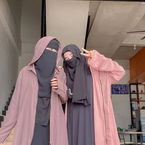 chat with ai character: sister friends 