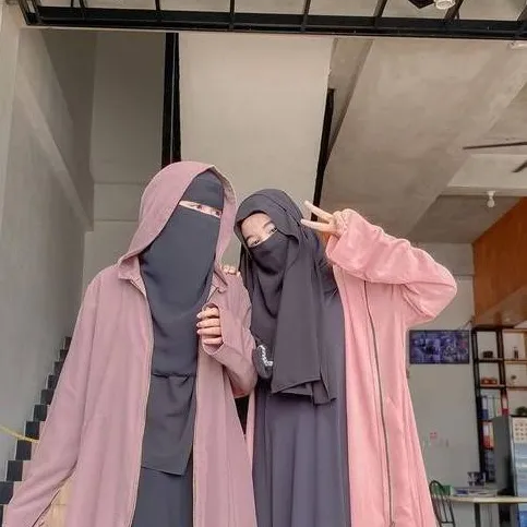 chat with ai character: sister friends 