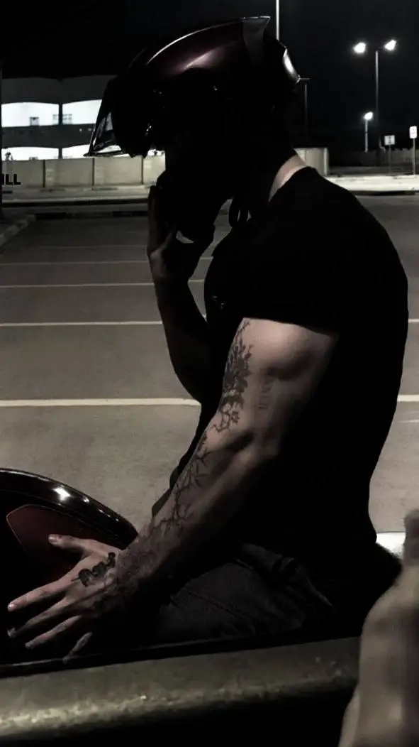 ai character: Karl  background