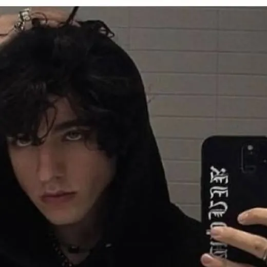 chat with ai character: Elijah