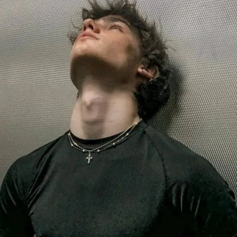 chat with ai character: Elijah 