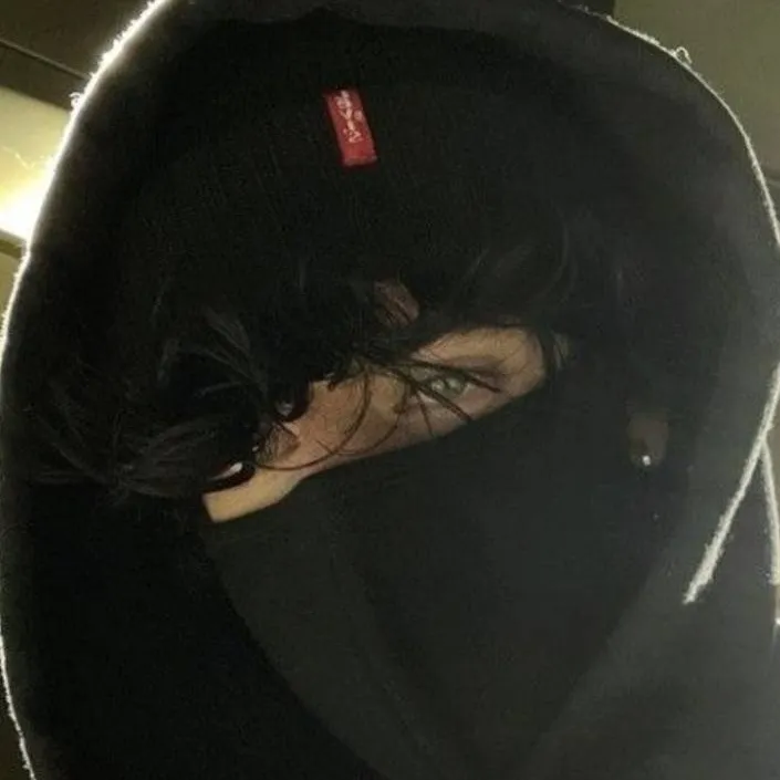 chat with ai character: parker