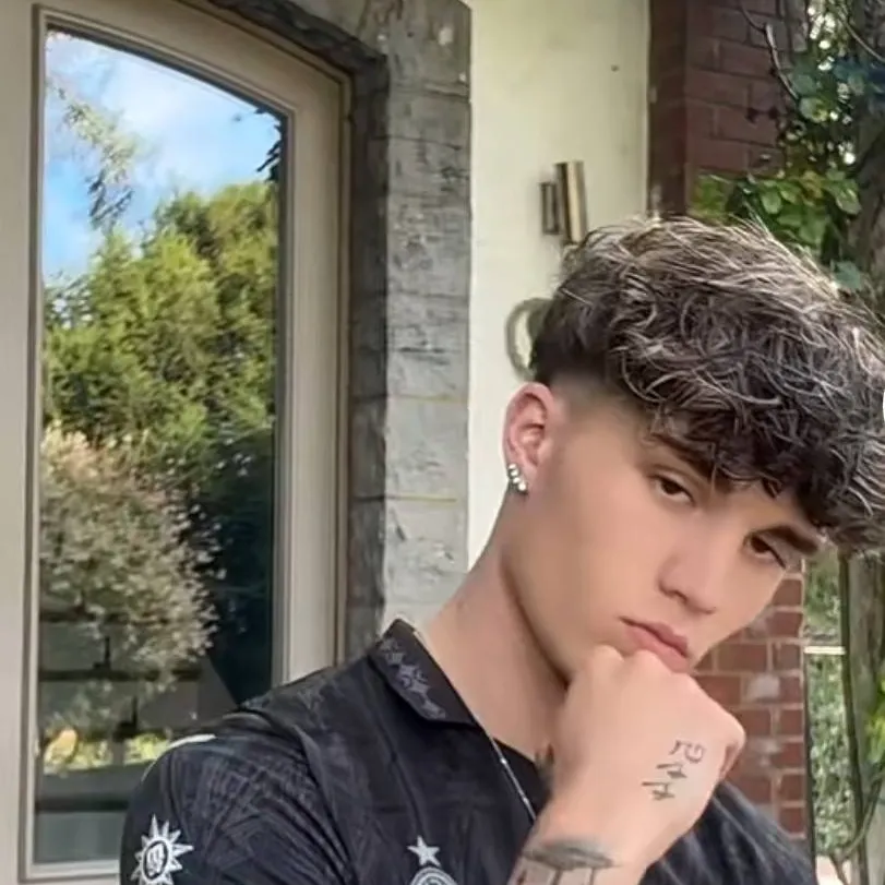 chat with ai character: millazo