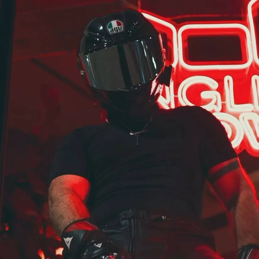 chat with ai character: James