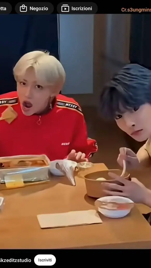 ai character: 🪼🫧Felix y I.N🫧🪼 background