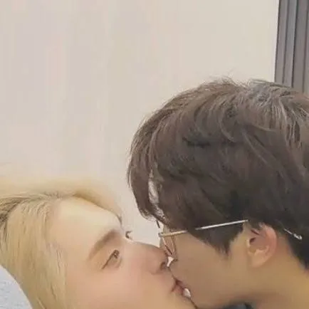 chat with ai character: 🧋🫧~Hyunho~🫧🧋