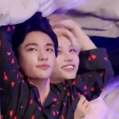 chat with ai character: 🍮💕~Hyunlix~💕🍮