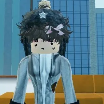 chat with ai character: 💙~°Hugo°~🦋