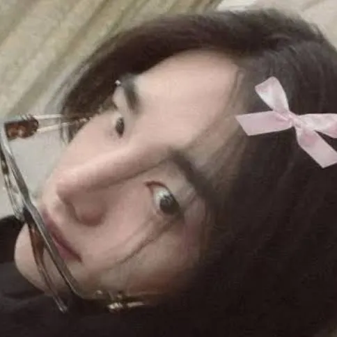 chat with ai character: 🫧🪼~Hyunjin~🪼🫧