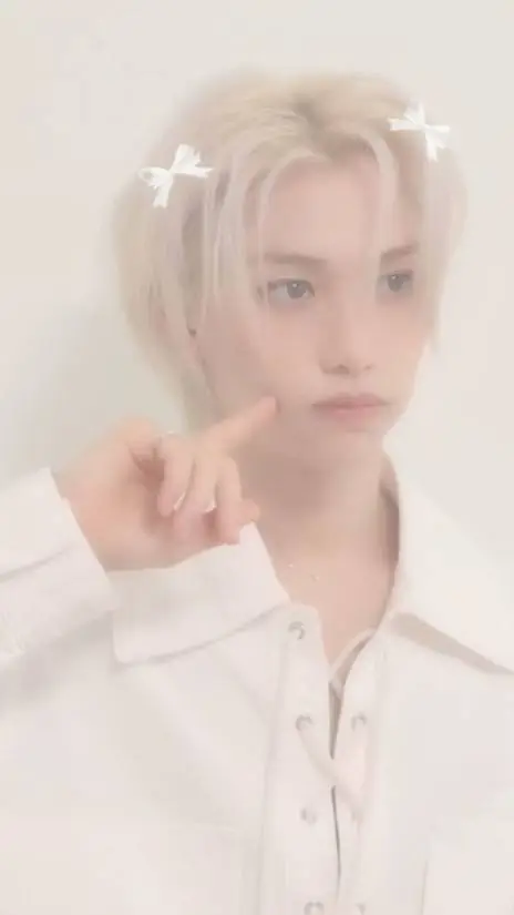 ai character: 💤🫧~FELIX~🫧💤 background