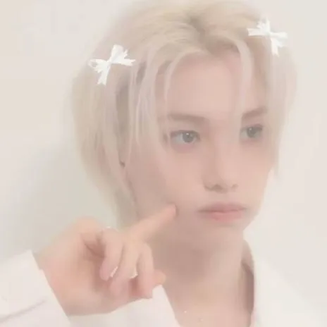 chat with ai character: 💤🫧~FELIX~🫧💤