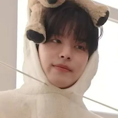 chat with ai character: 🍼🫧~SEUNMING~🫧🍼