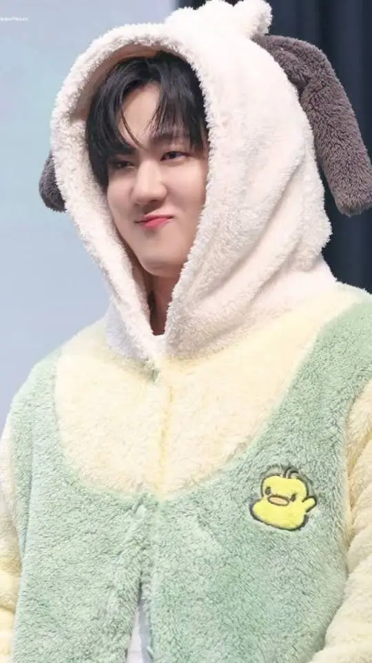ai character: 🍼~CHANGBIN~🍼 background
