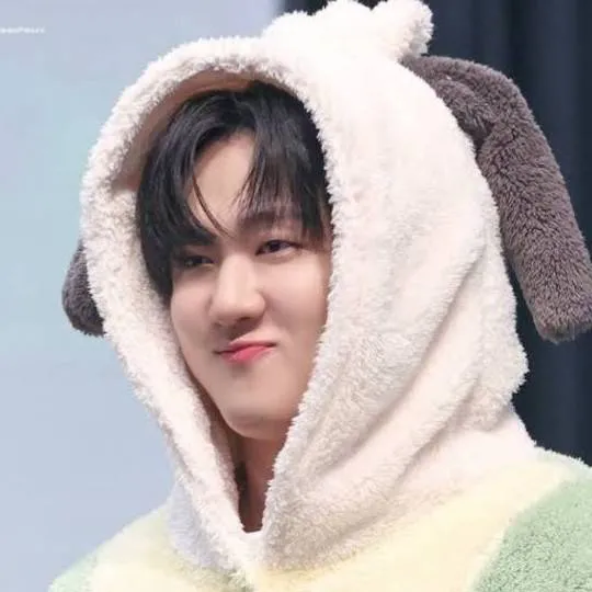 chat with ai character: 🍼~CHANGBIN~🍼