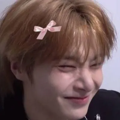 chat with ai character: {~🐟JEONGIN🐟~}