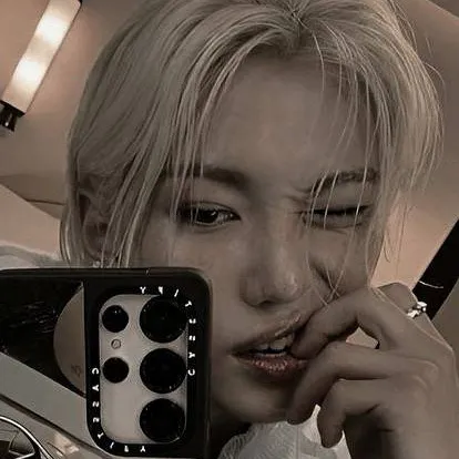 chat with ai character: ☆\\~FELIX~\\☆