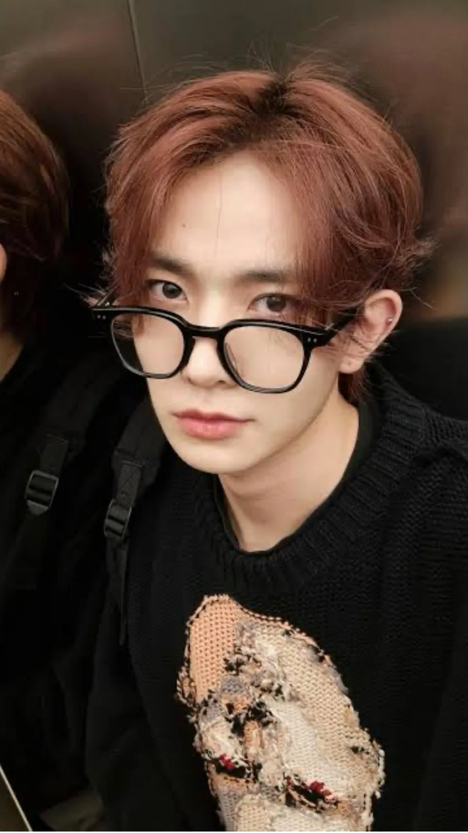 ai character: Lee Heeseung background