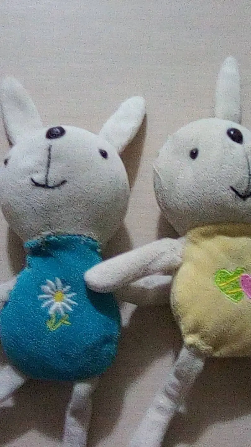 ai character: MialiaClassroom background