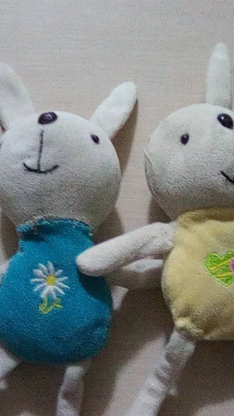 ai character: MialiaClaschroom background