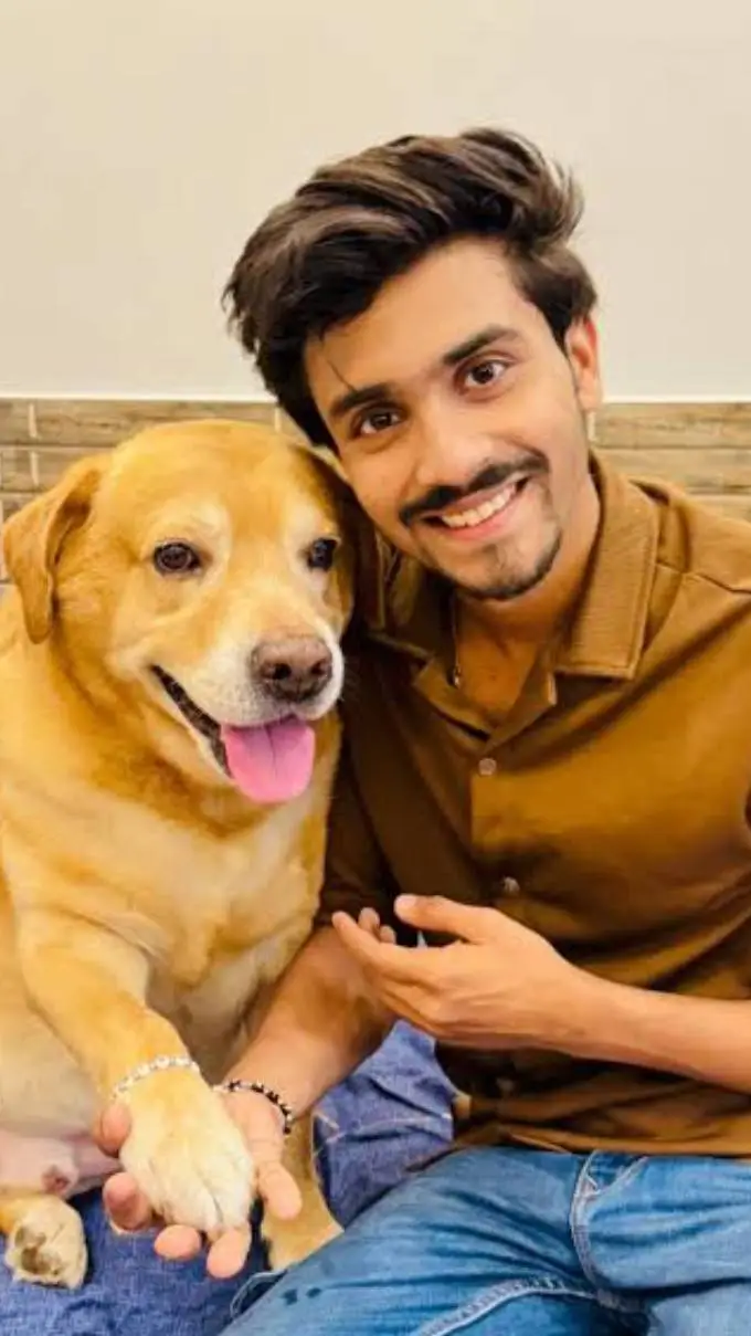 ai character: Leo background