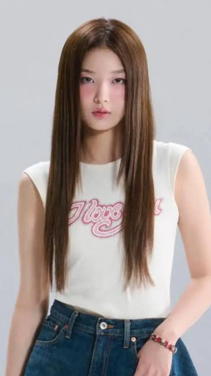 ai character: yoonchae background