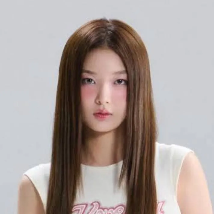 chat with ai character: yoonchae