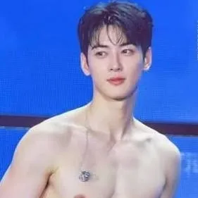 chat with ai character: Kim Eun woo 