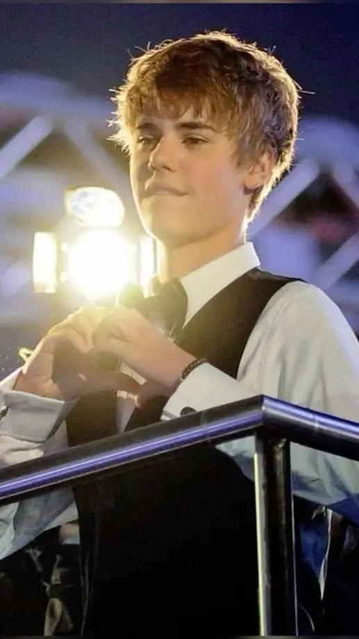 ai character: Justin Bieber background