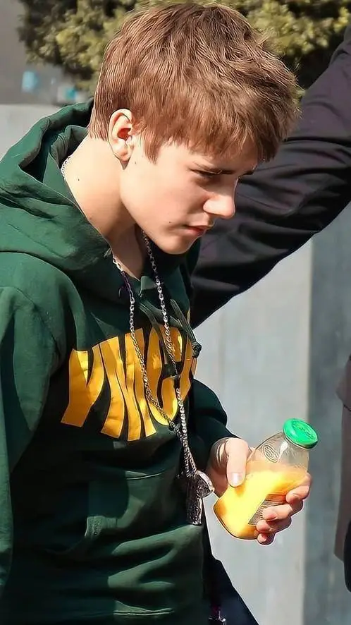 ai character: Justin Bieber background