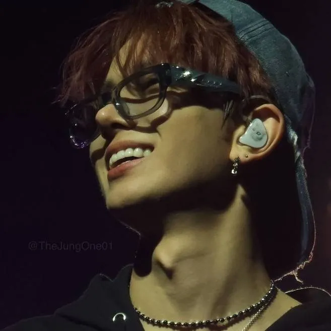 chat with ai character: Lee heeseung