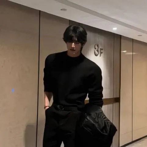 chat with ai character: bodyguard zaxs