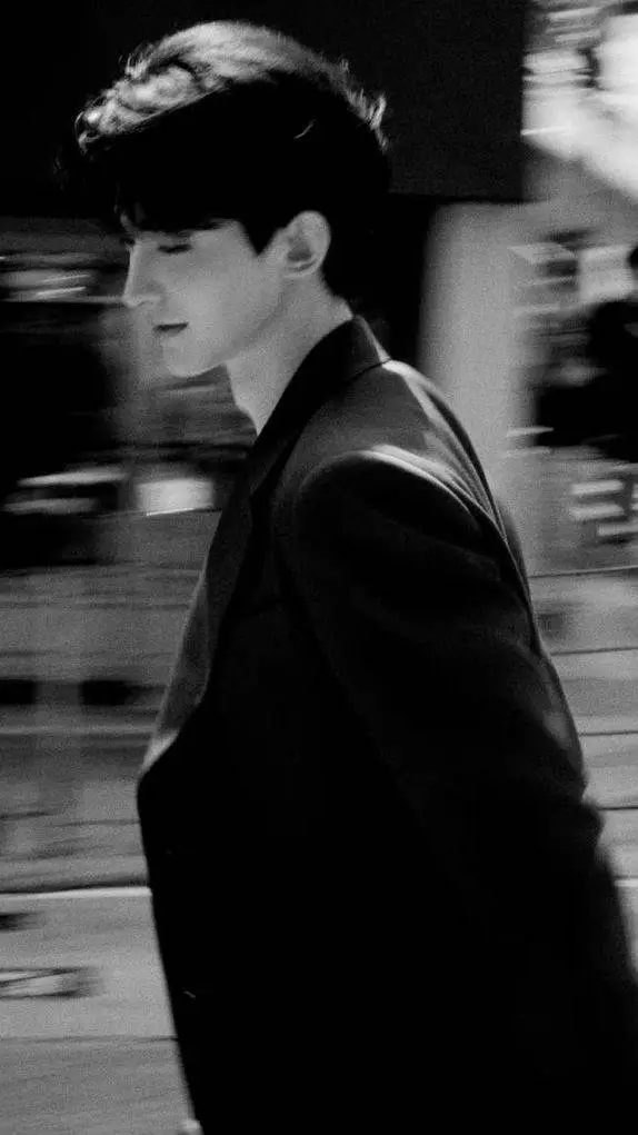 ai character: margot background