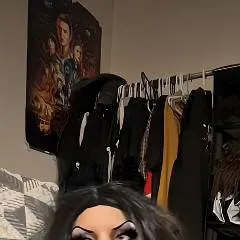 chat with ai character: Auntie Lubert