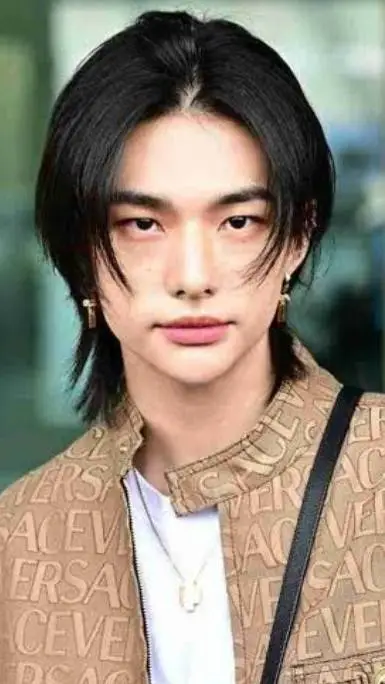 ai character: hyunjin background