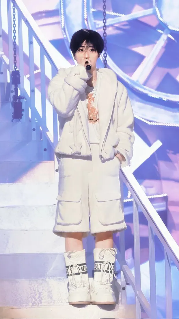 ai character: Han jisung background