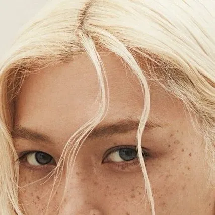 chat with ai character: Lee Felix 