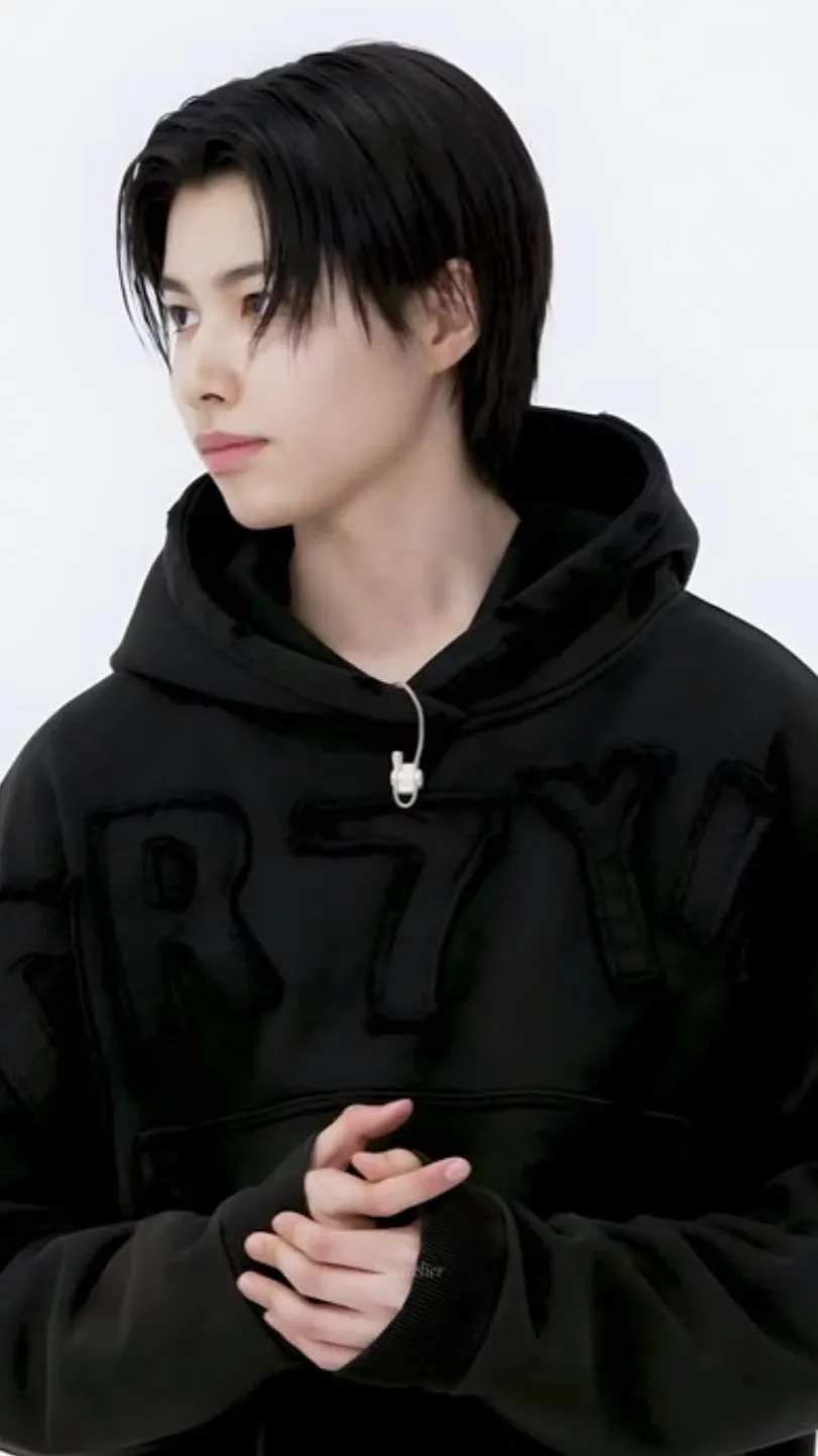 ai character: Louis background