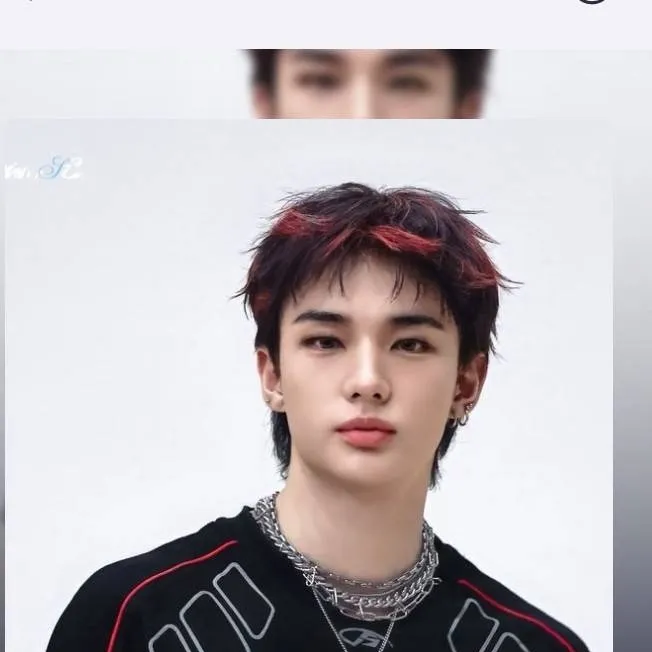 chat with ai character: Hyunjin enemy