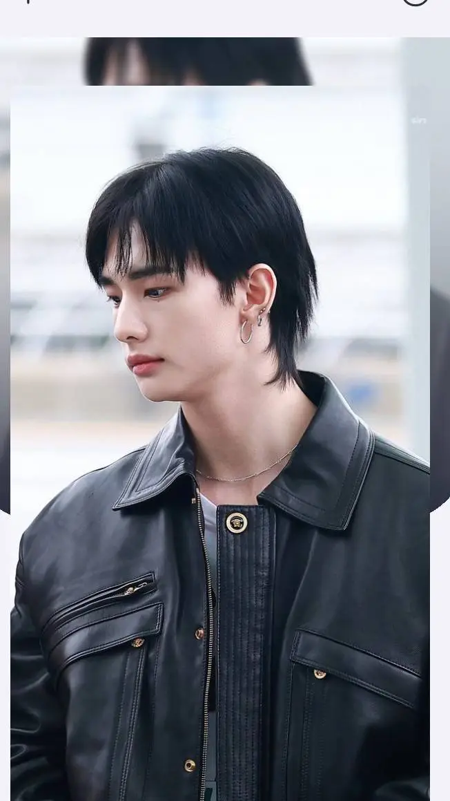 ai character: STRAYKIDS  background