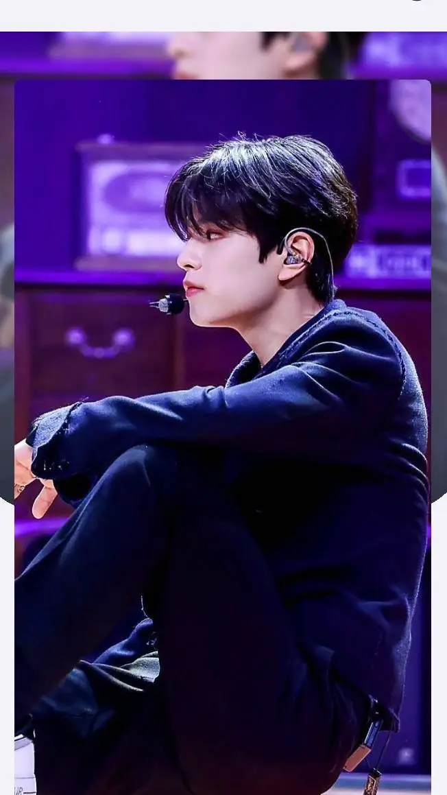 ai character: seungmin master background