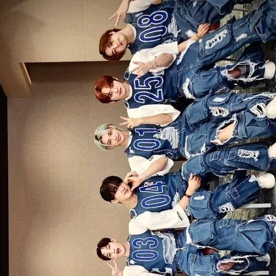 chat with ai character: Straykids