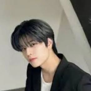 chat with ai character: KIM SEUNGMIN 